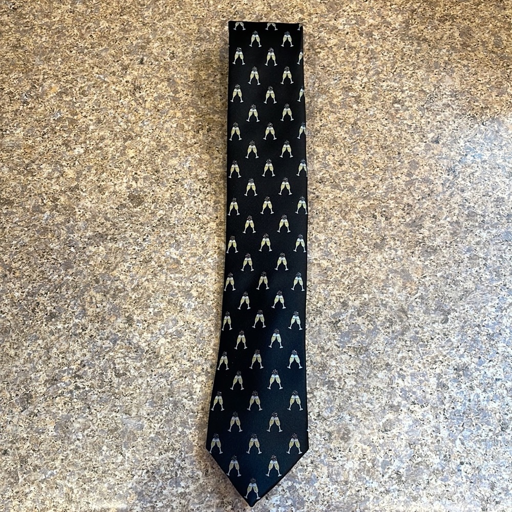 Festive Nautica tie w champagne glasses
